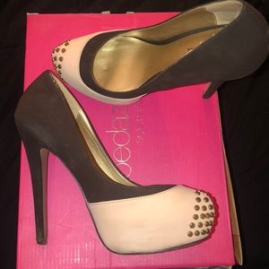 Shoedazzle heels with studs